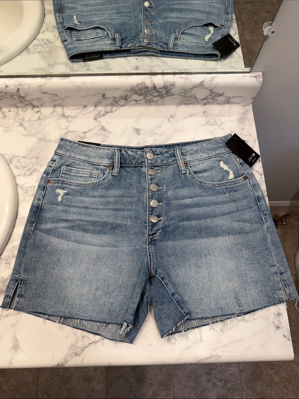 Joes Jeans NWT button front high waisted shorts size 30